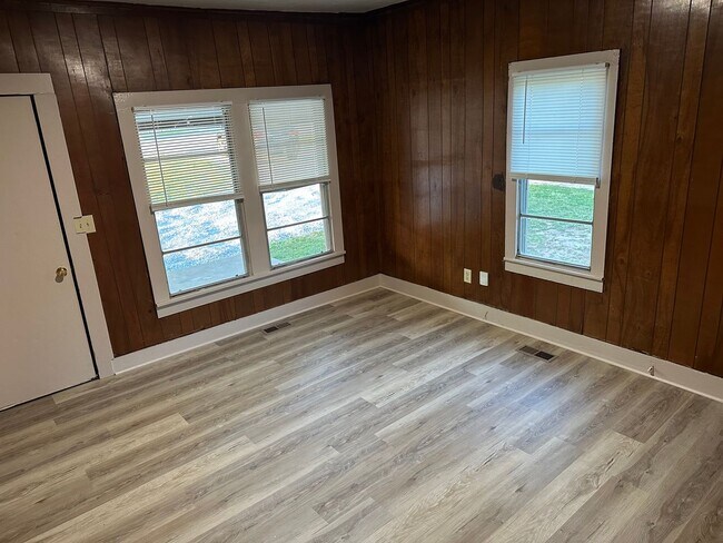 Building Photo - Available Now! Spacious 2 Bedroom, 1 Bathroom with Bonus Room & Huge Backyard