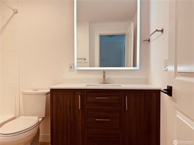 Building Photo - 2bd/1ba Kirkland Condo