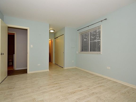Building Photo - "Charming 2-Bedroom Oasis with 2 Full Bath...