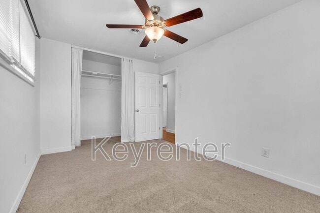 Building Photo - 316 Sky Dr