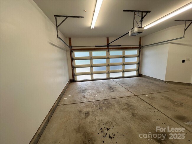 Building Photo - 1106 N Alexander St