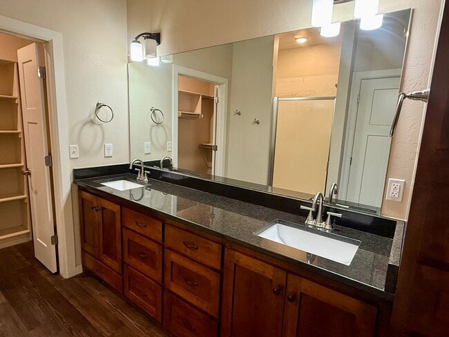 Building Photo - Beautiful 2 Bed 2 Bath! $500 Off First Ful...