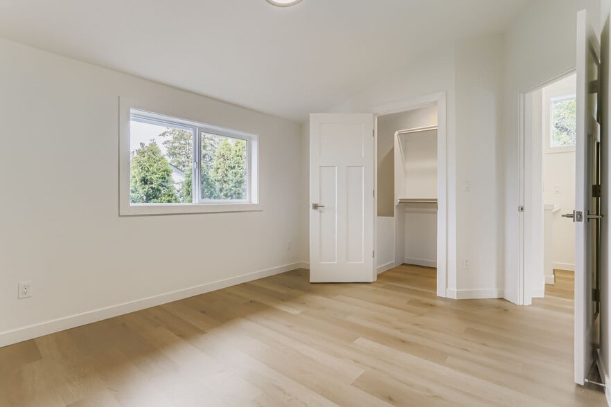 Building Photo - 5021 SE Haig St