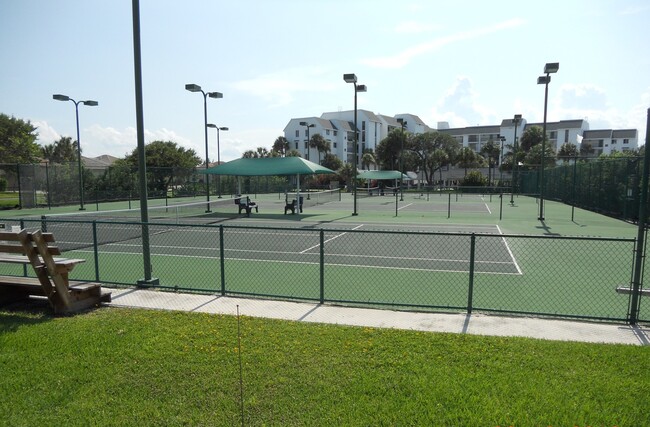 Building Photo - VACATION RENTAL ON S. HUTCHINSON ISLAND IN...