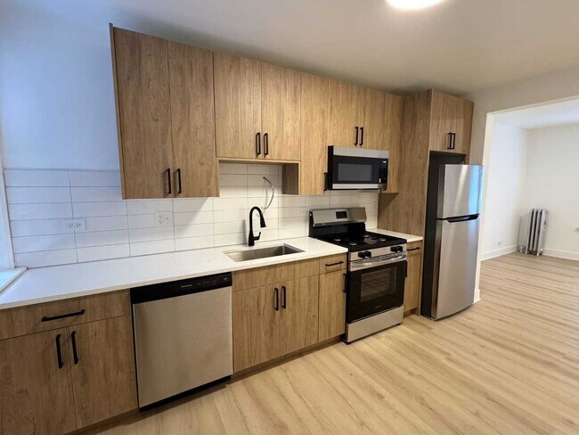 Building Photo - 6310 N Artesian Ave