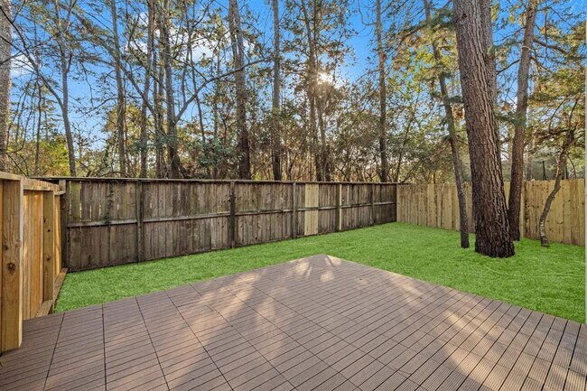 Building Photo - 122 S Walden Elms Cir