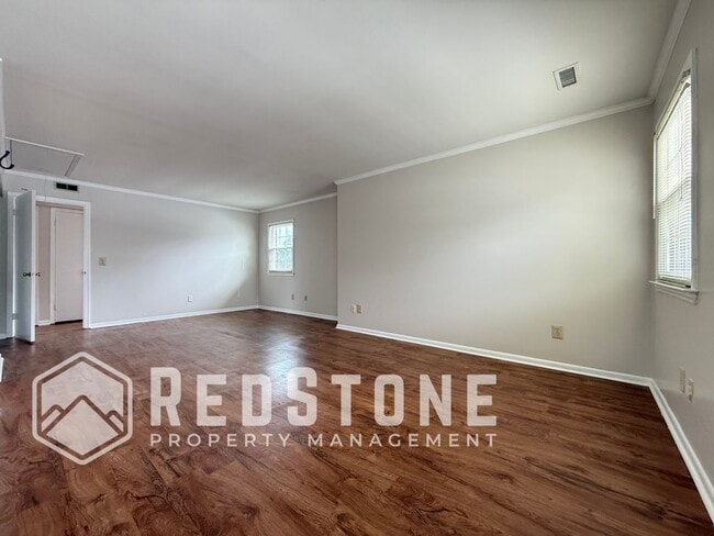 Building Photo - 136 Westview Dr