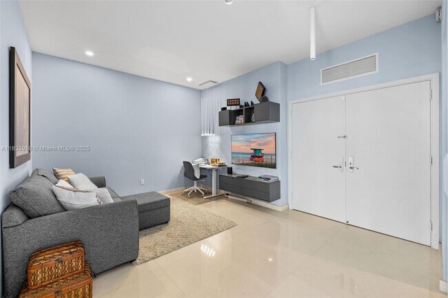 Building Photo - 1331 Brickell Bay Dr