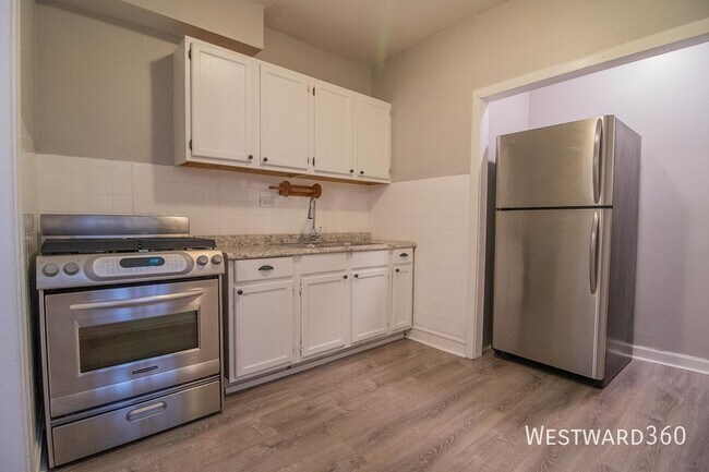 Primary Photo - 2056 W Arthur Ave