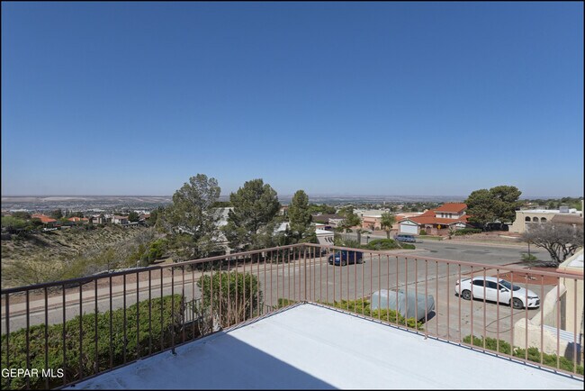 Building Photo - 601 Firedale Ln
