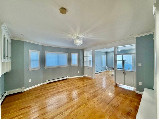 Building Photo - 305 Safford St