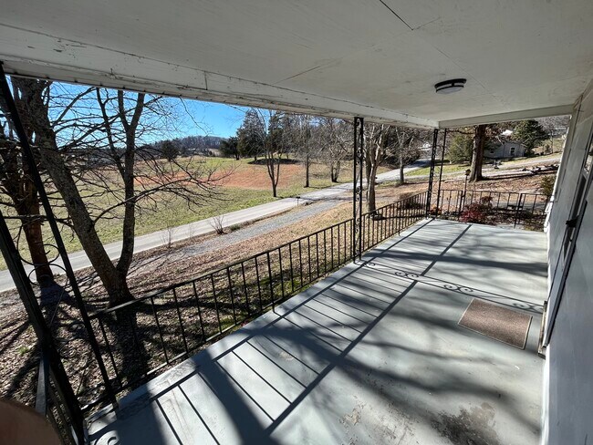 Building Photo - 125 Strawberry Ln
