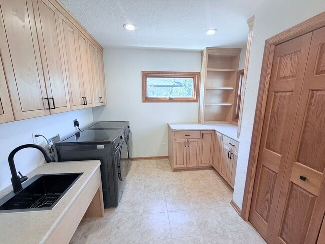 Building Photo - Fully Remodeled Luxury Home with Exceptional Space and Style!!