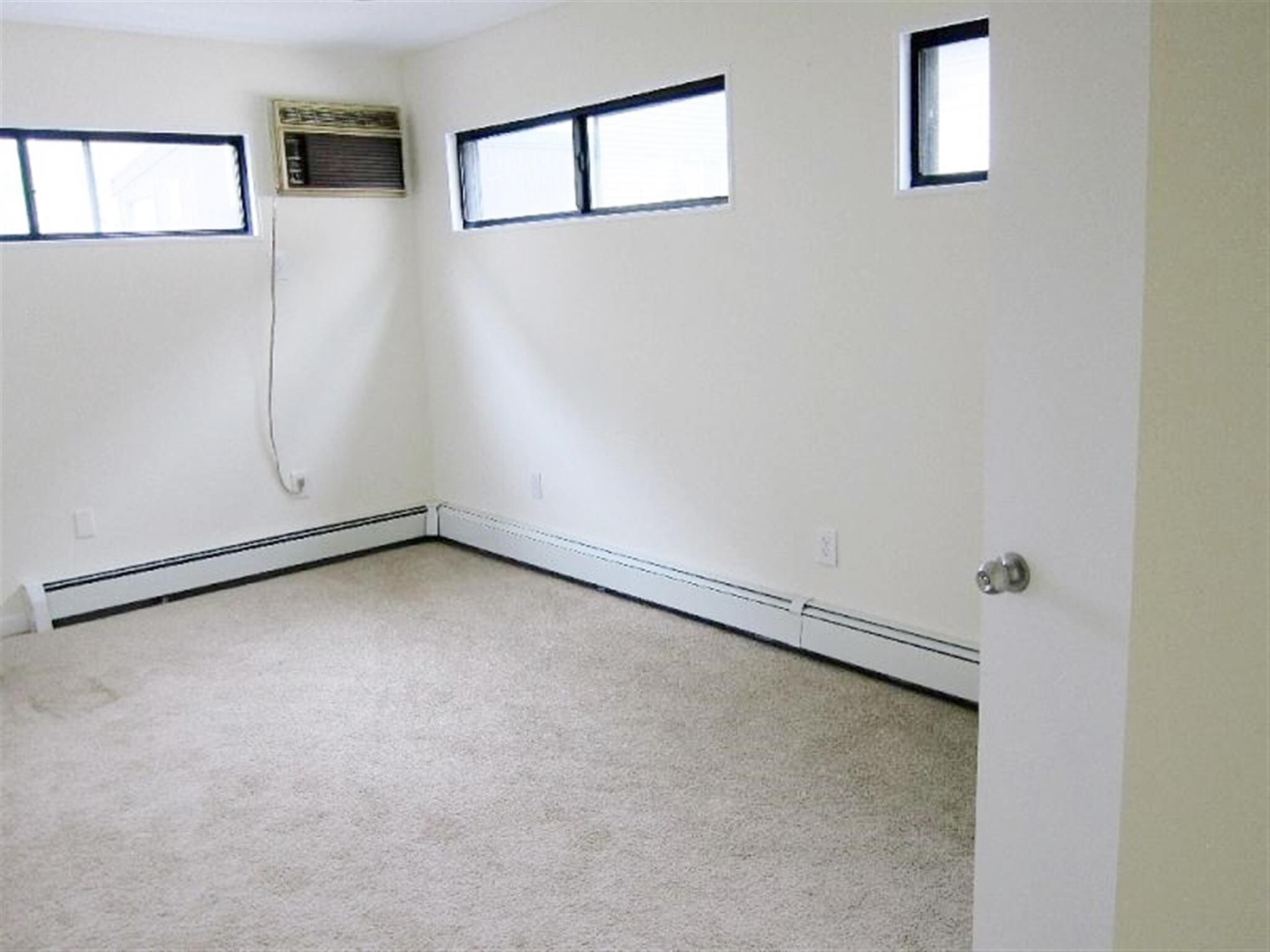 Building Photo - 19 Wesley St