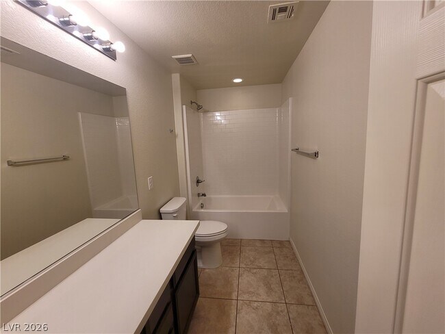 Building Photo - 2409 W Gilmore Ave