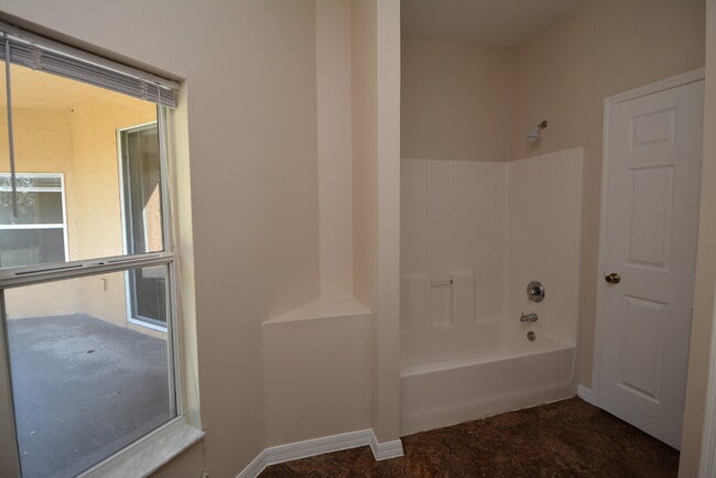 Building Photo - "Spacious 4-Bed Oasis in Palm Coast with 2...