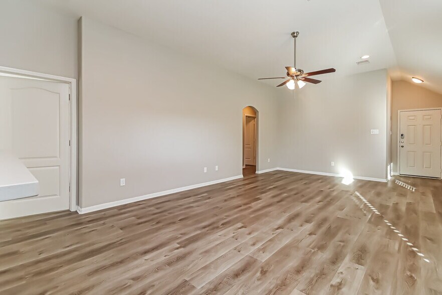 Building Photo - 323 Sea Breeze Dr