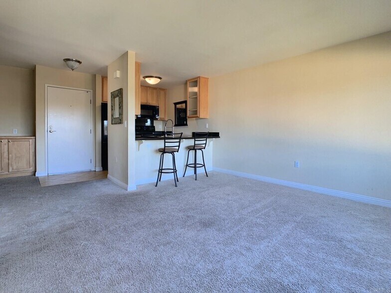 Building Photo - 4860 Rolando Ct