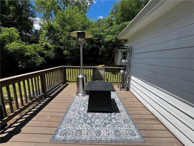 Building Photo - 1611 Wellswood Dr SE