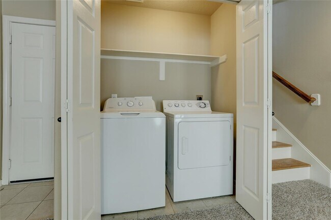 Building Photo - 1737 Aden Mist Dr