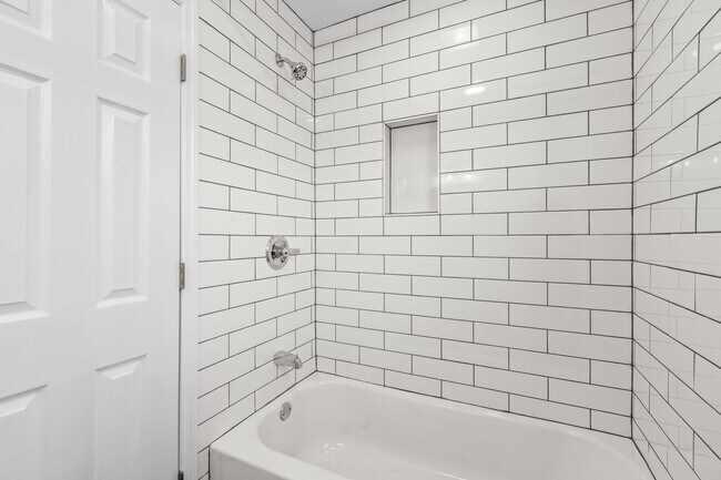 Building Photo - 4915 Darlington Dr