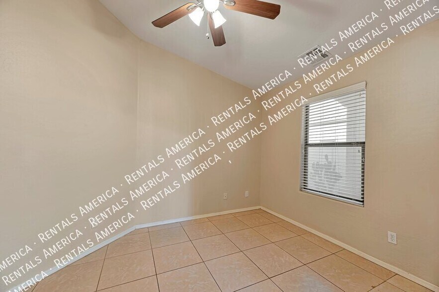 Building Photo - 1311 E Elm Rd