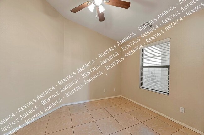 Building Photo - 1311 E Elm Rd