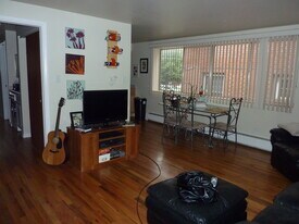 Building Photo - 985 N Corona St