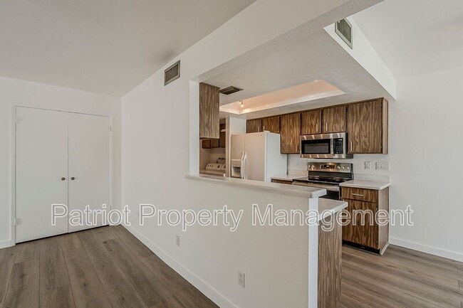 Building Photo - 635 E Boca Raton Rd