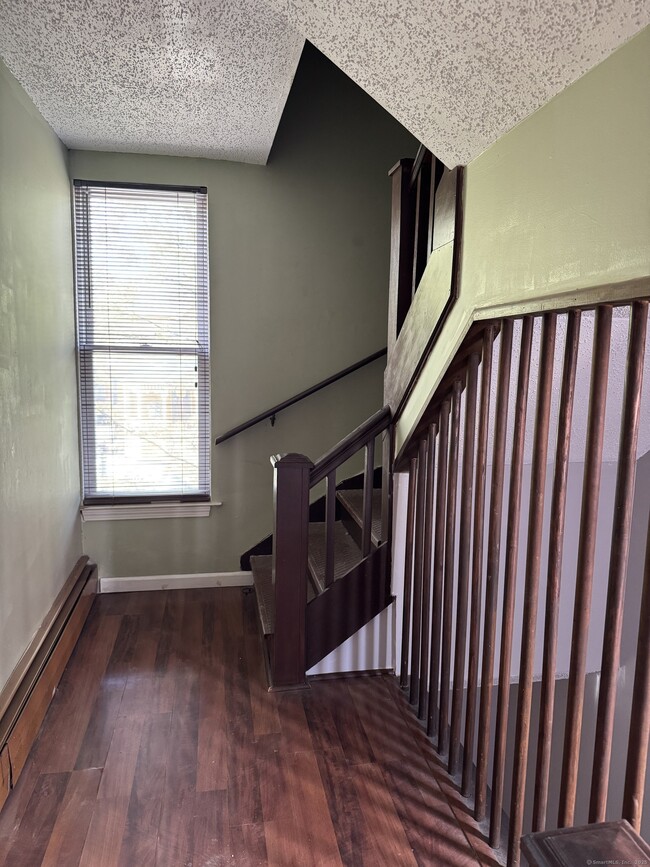 Building Photo - 44 Ashley St