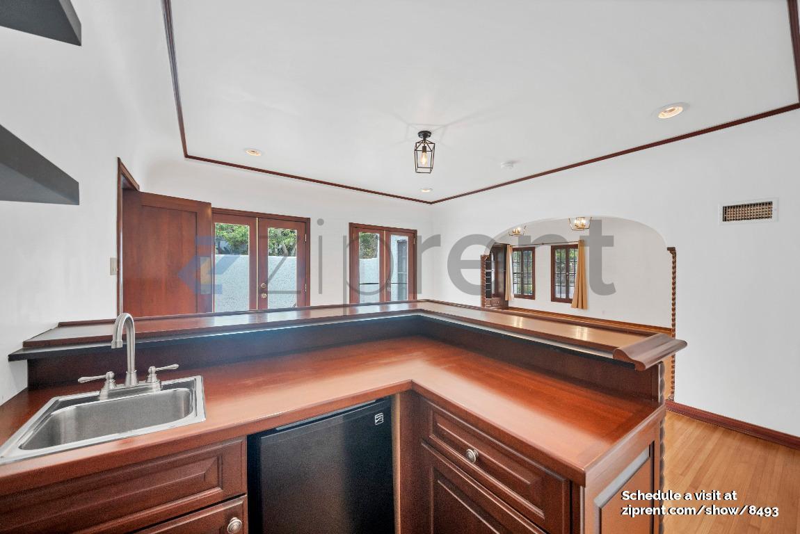 Building Photo - 603 S Mansfield Ave