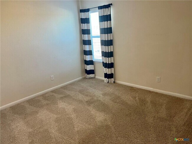 Building Photo - 533 Summersweet Rd