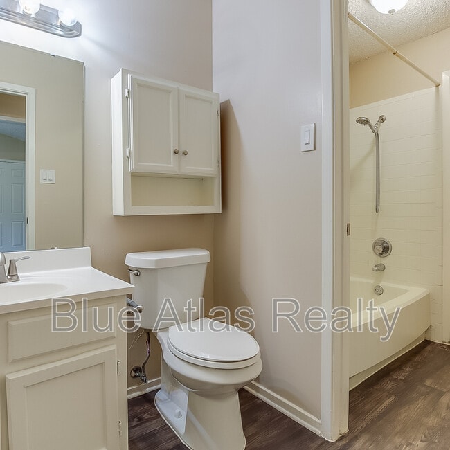 Building Photo - 610 Lillard Rd