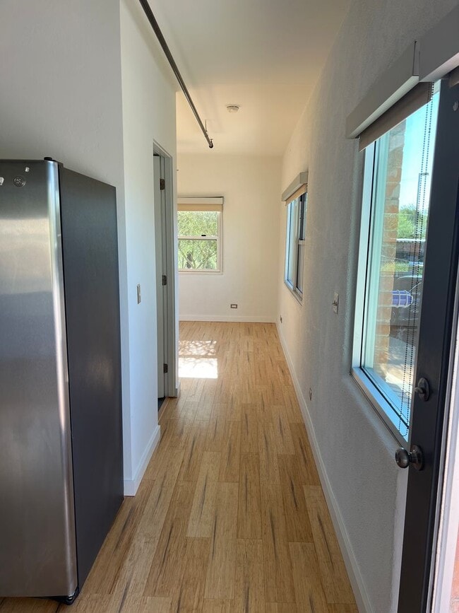 Building Photo - 1001 E 17th St