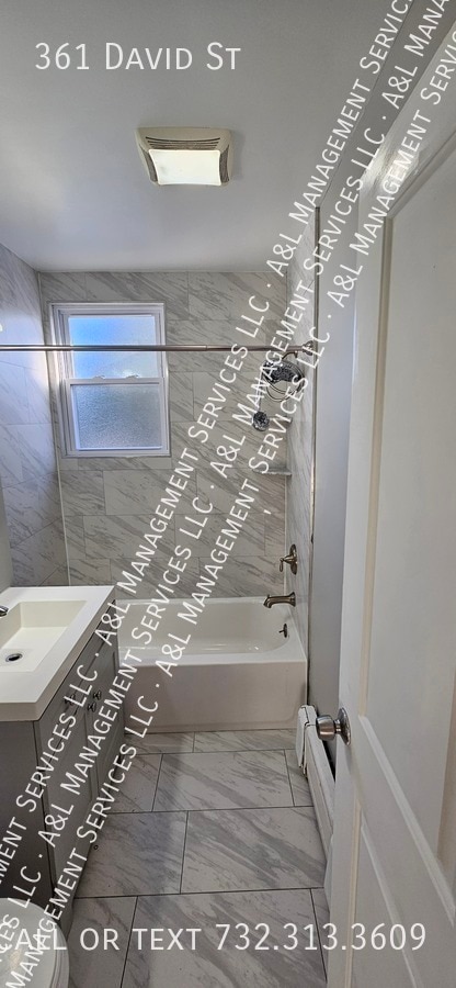 Building Photo - 361 David St