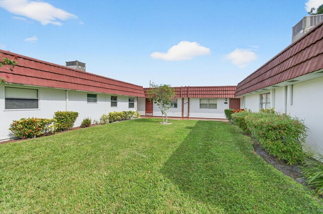 Building Photo - 213 Waterford Cresent