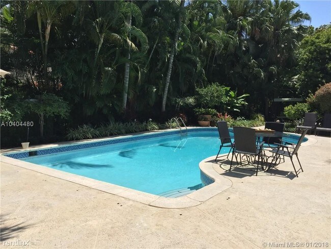 Building Photo - 435 Aledo Ave