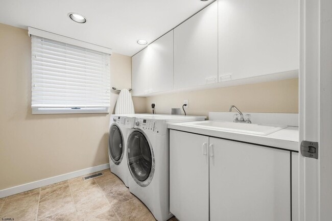 Building Photo - 119 S 11th Ave