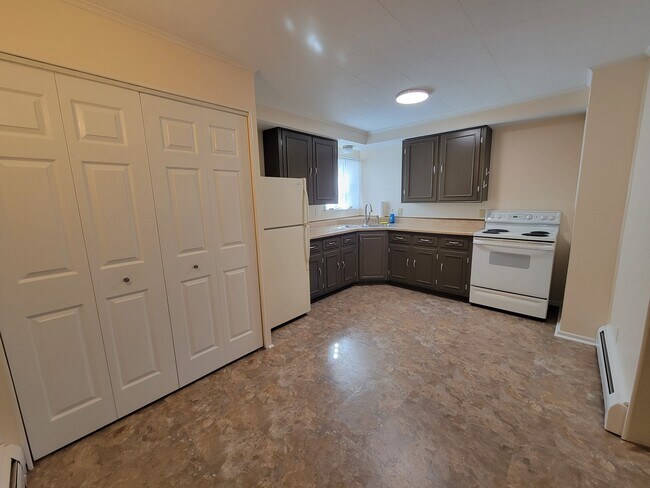 Building Photo - 56 Rebecca St