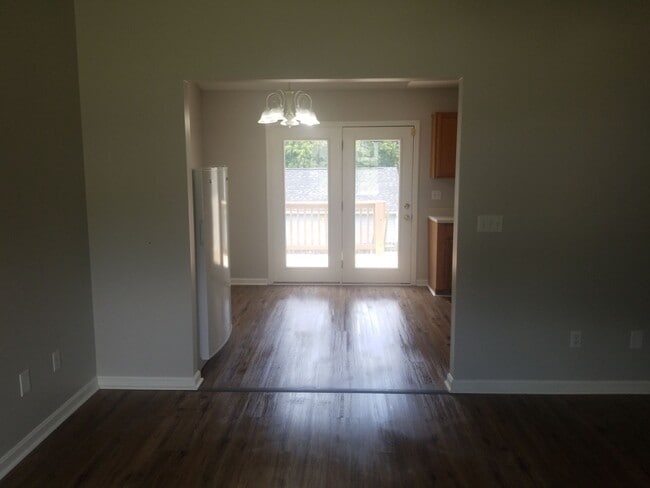 Building Photo - 737 Andra Dr