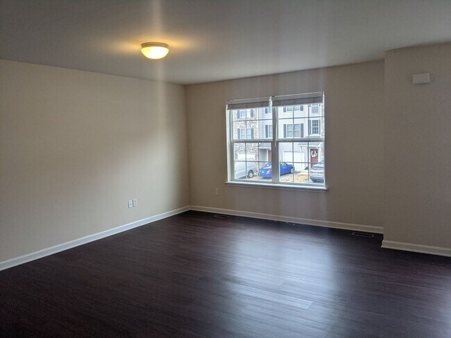Building Photo - 3 Bedroom Townhouse for Rent in Waynesboro!
