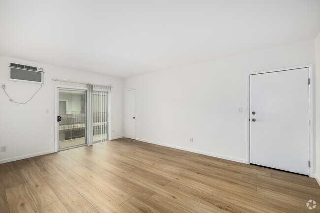 2BR, 1.5BA - 900SF - Living Room - 5640 Fair Ave