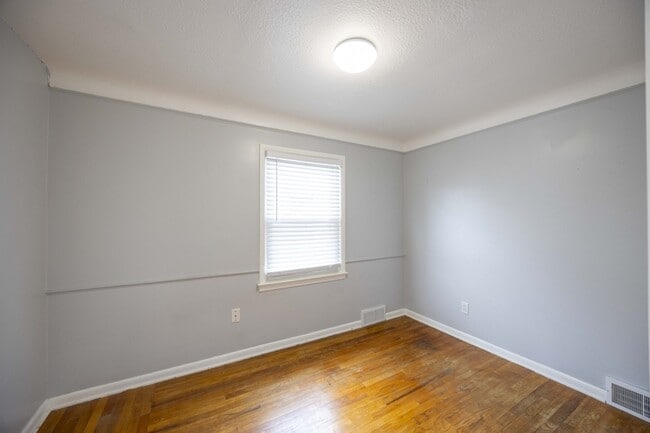 Building Photo - 2416 Warrensville Center Rd