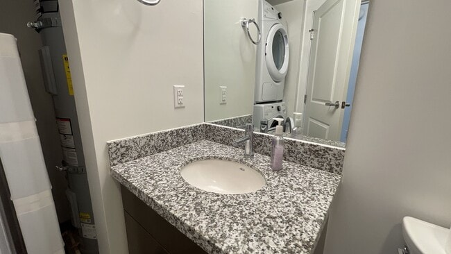 Building Photo - Unbeatable location in Kakaako/Ward Village areas -  2 Bed 2 Bath 1 Parking