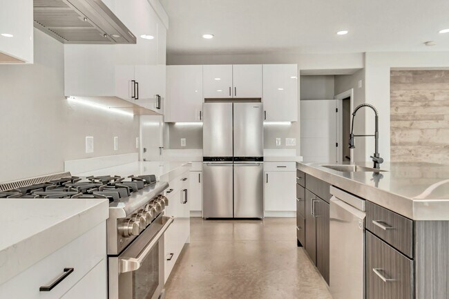 Building Photo - 7033 S 300 E