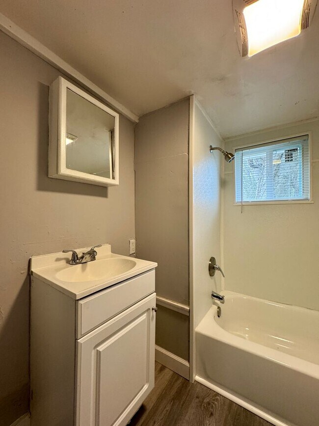 Building Photo - 3805 Alton Park Blvd