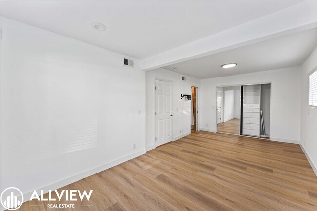 Building Photo - OCEAN VIEWS! Renovated 2 Bed, 2.5 Bath Townhome in San Clemente!