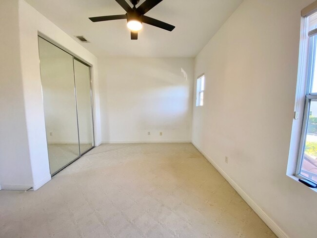 Building Photo - Spacious 4 bed 3 bath Newbury park home