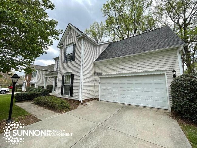 Building Photo - 4 Bed 2.5 Bath House with Great Yard