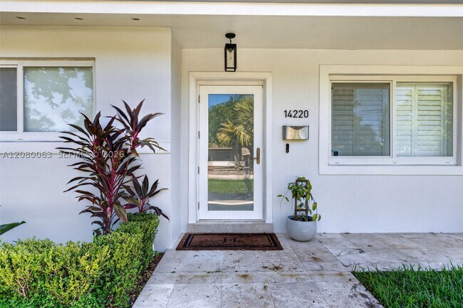 Building Photo - 14220 SW 86th Ave